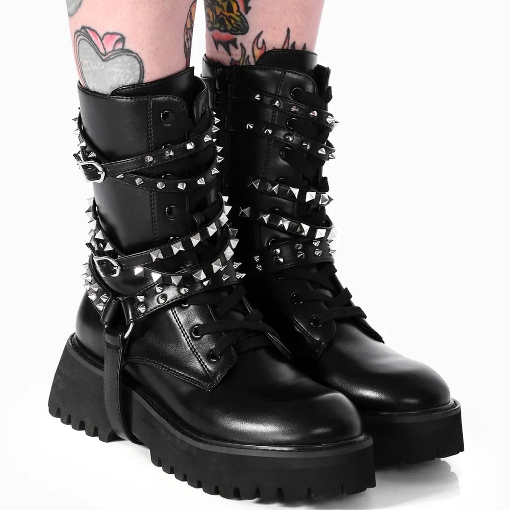 ISO!! BRODY(?) BOOTS FROM FOXBLOOD!!